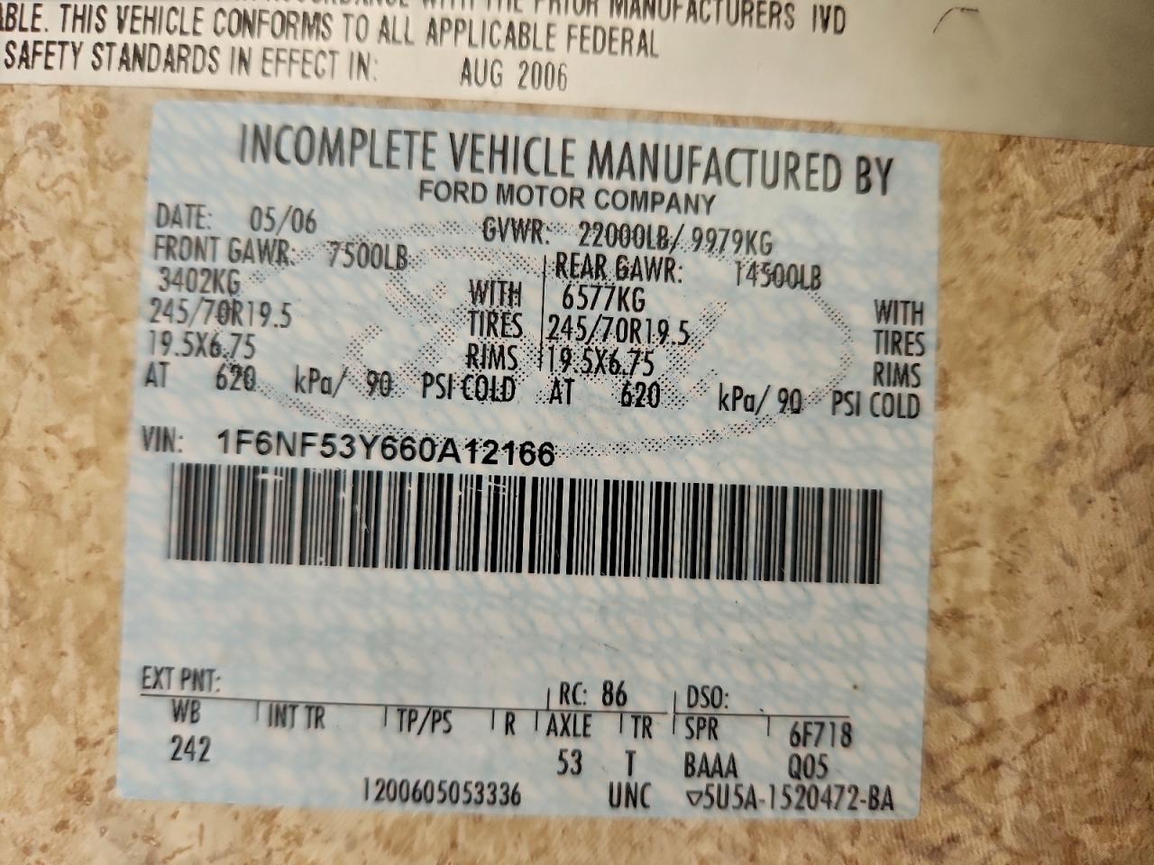 Ford F-550 Super Duty Stripped Chassis Image 9