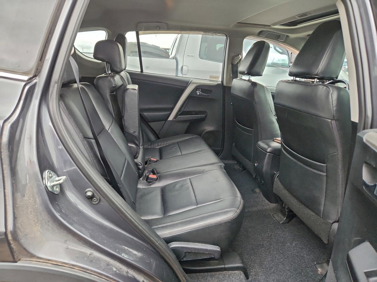 Toyota RAV4 Xle Image 10