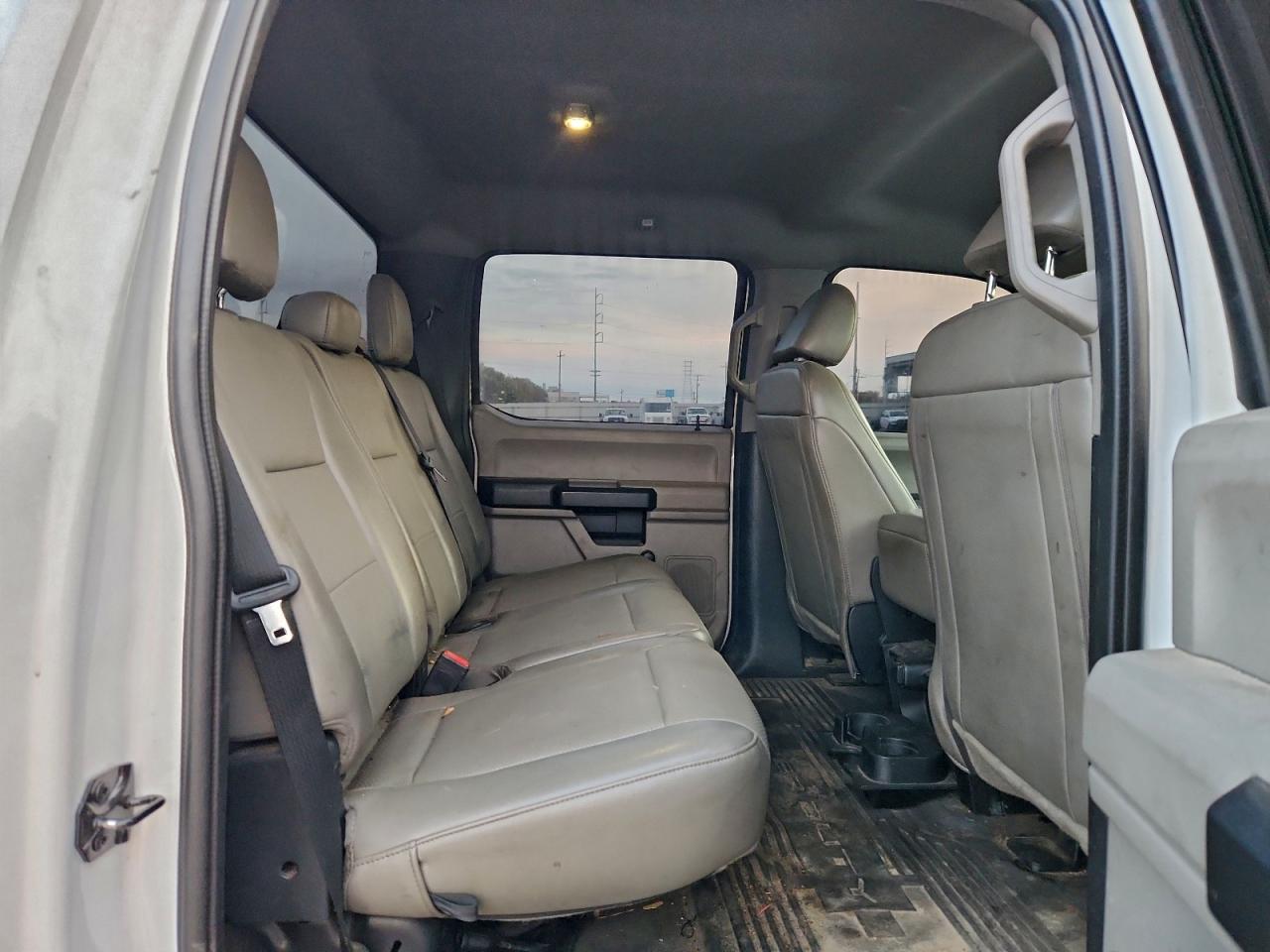 Ford F-350 Super Duty Image 4