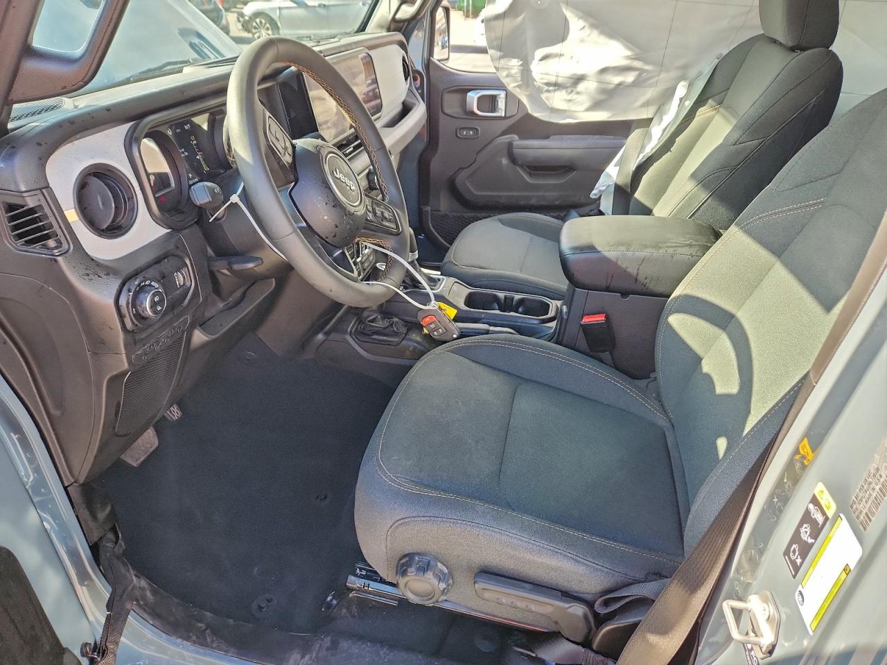 Jeep Gladiator Sport Image 3