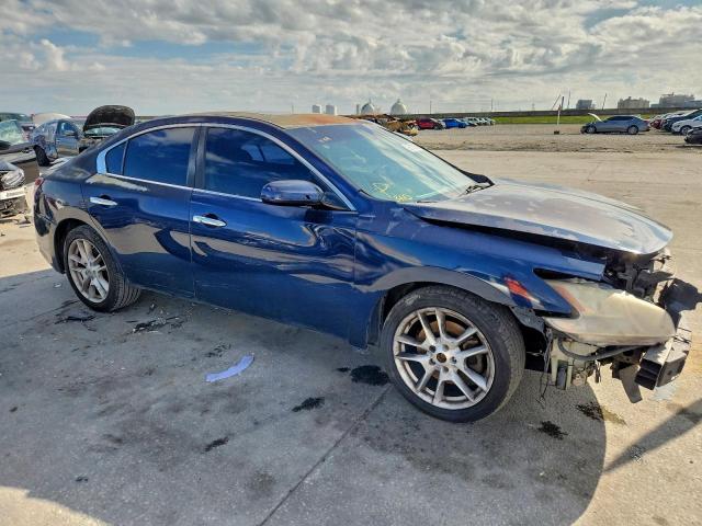 Nissan Maxima S Image 8