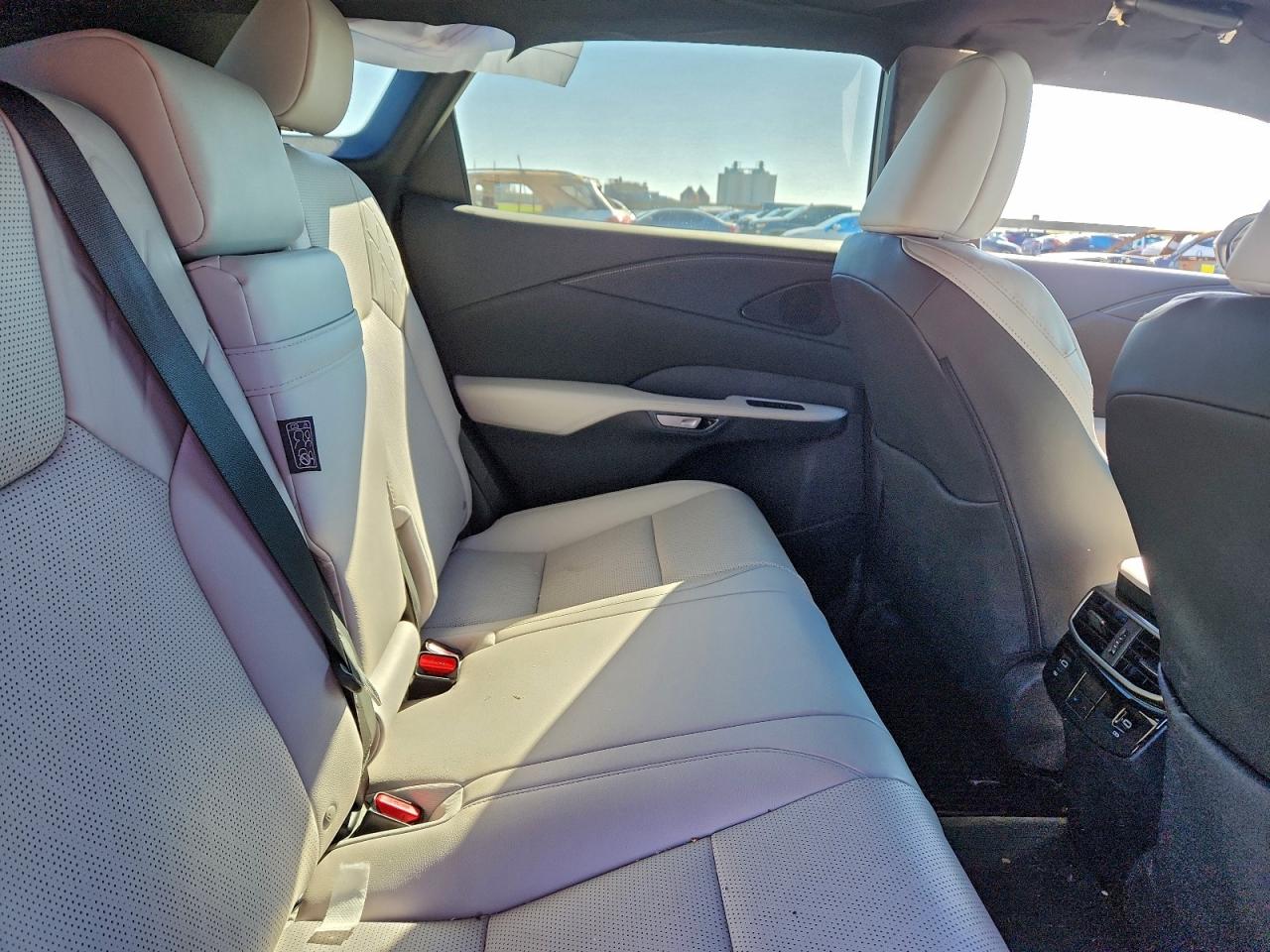 Lexus RX 350 Base Image 12