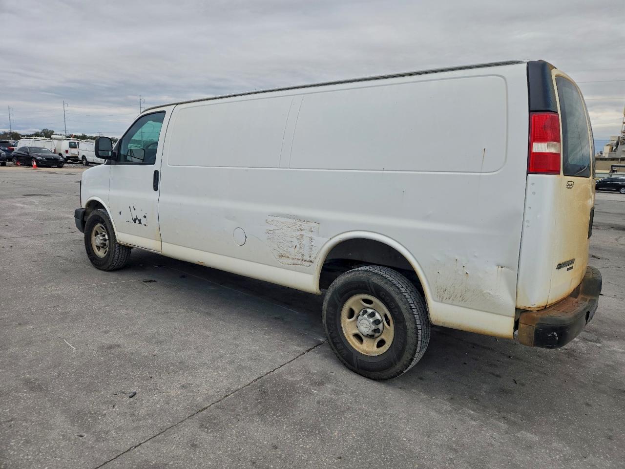 Chevrolet Express Image 11