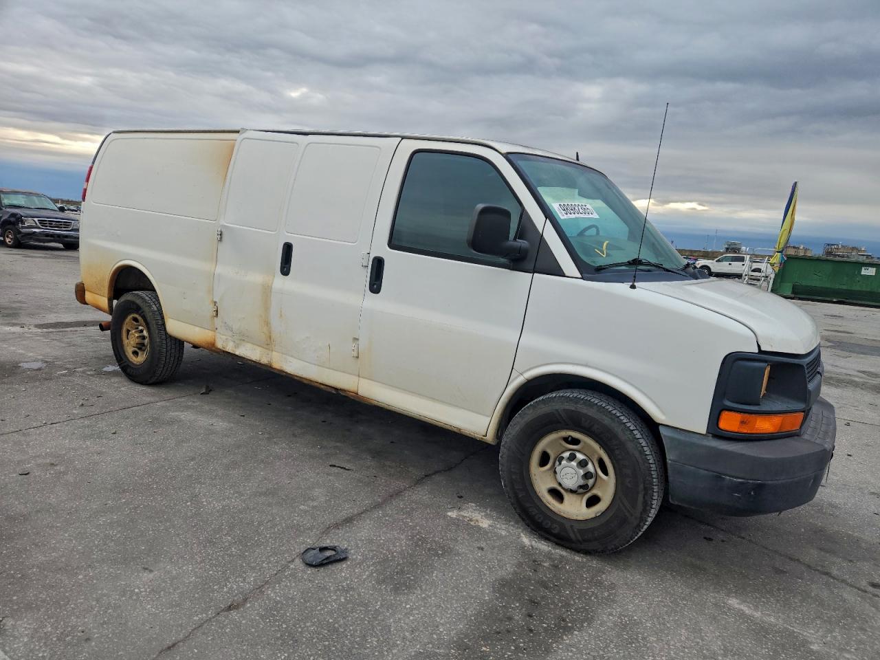 Chevrolet Express Image 4