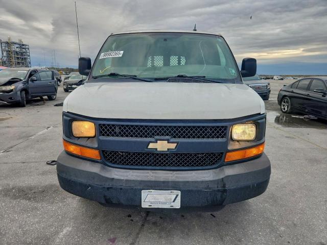 Chevrolet Express Image 5