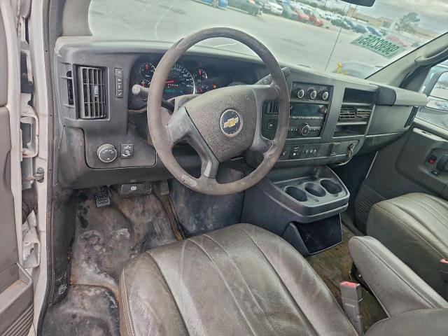 Chevrolet Express Image 7