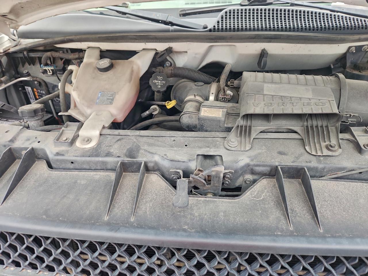 Chevrolet Express Image 2