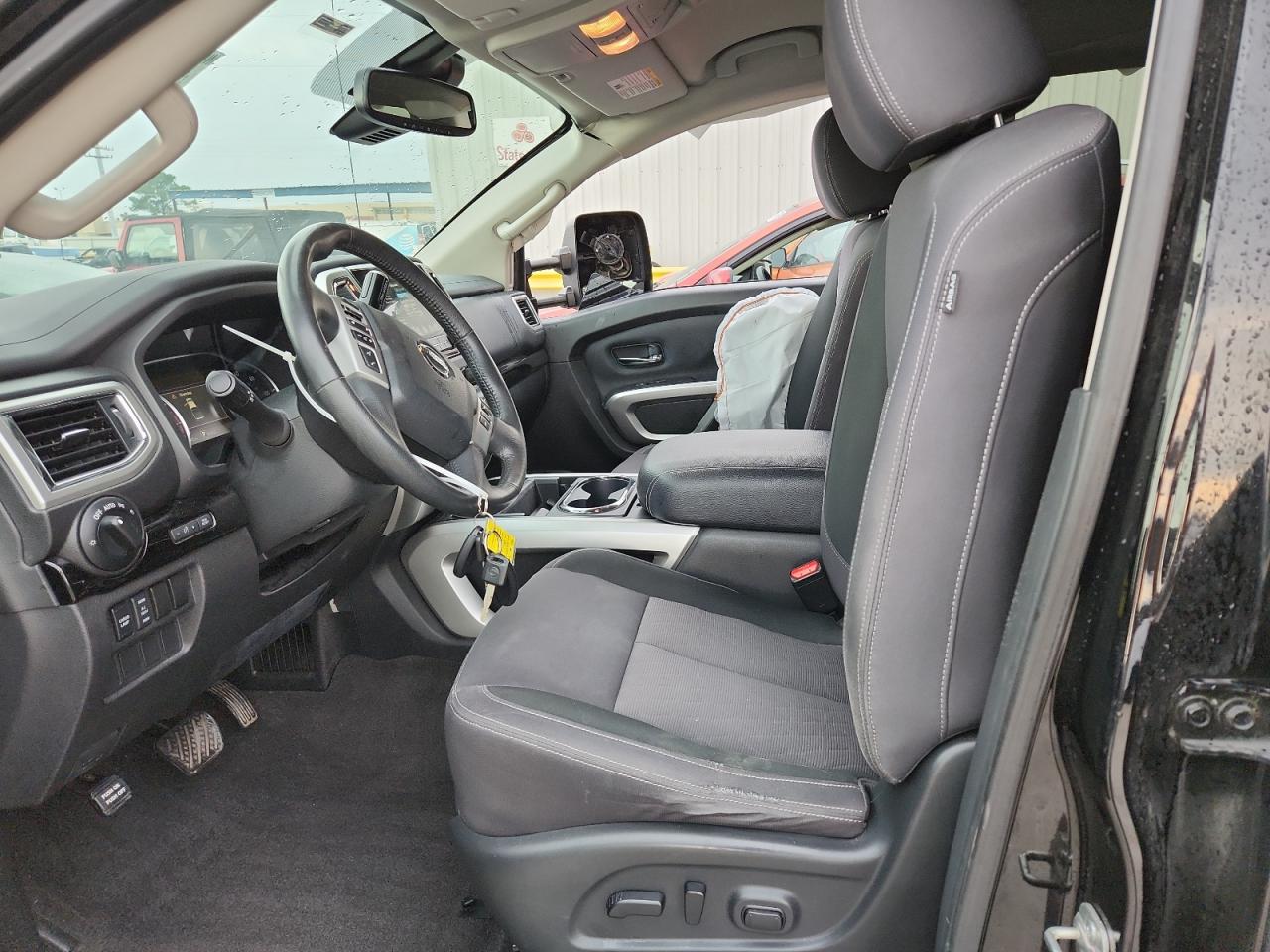 Nissan Titan Sv Image 10