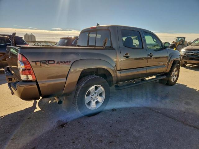Toyota Tacoma Double Cab Image 3