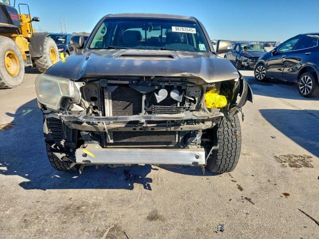 Toyota Tacoma Double Cab Image 4