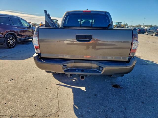 Toyota Tacoma Double Cab Image 10