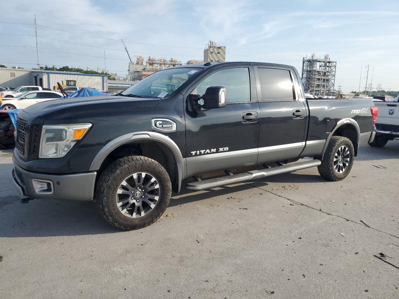 Nissan Titan Sl Image 1
