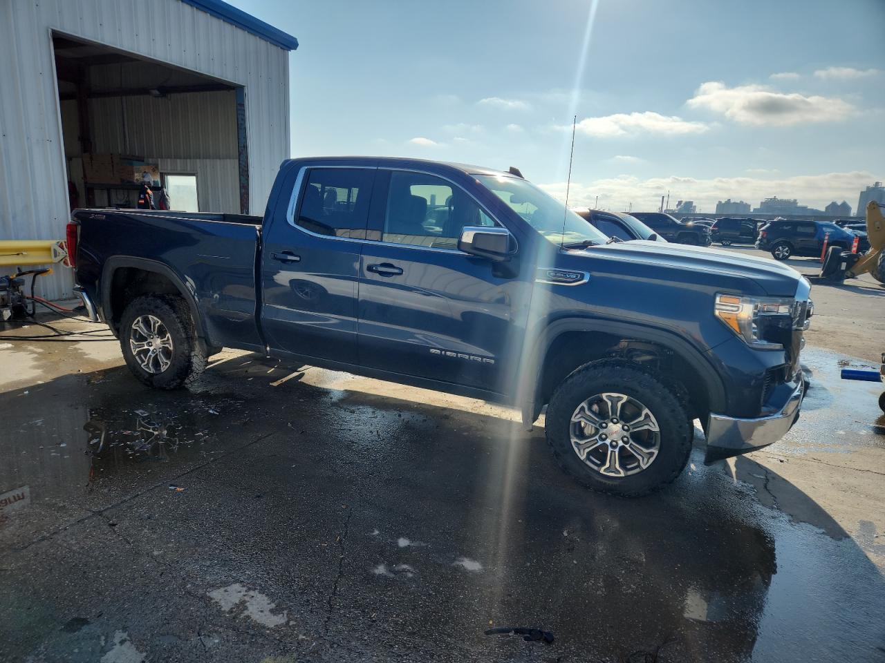 GMC Sierra K1500 Sle Image 2