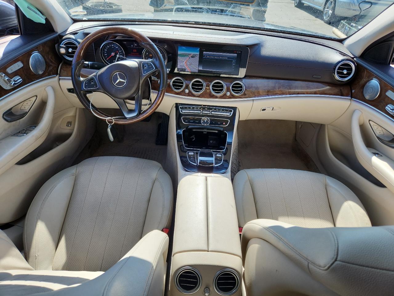 Mercedes-Benz E-Class 300 Image 5