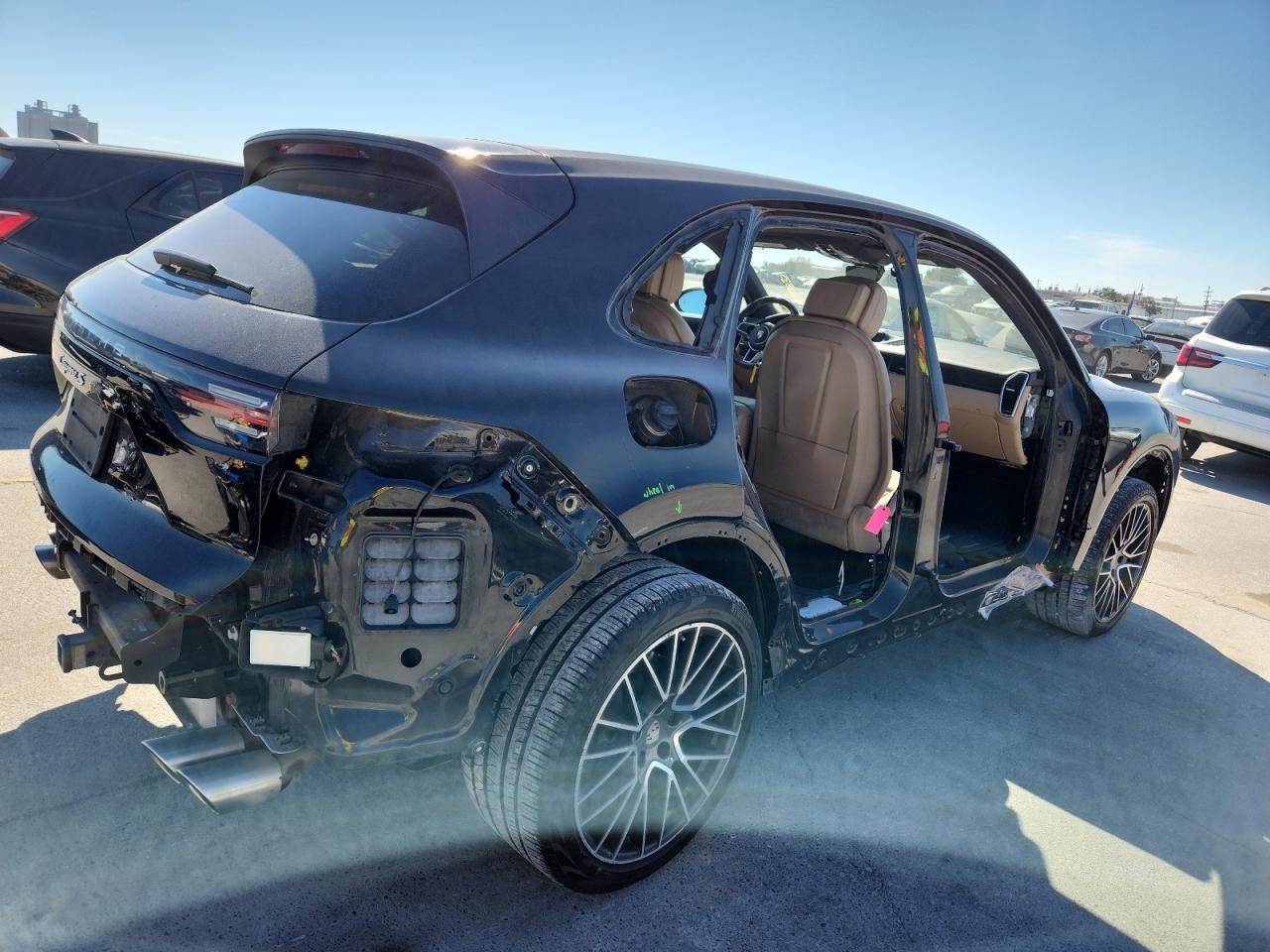 Porsche Cayenne S Image 8