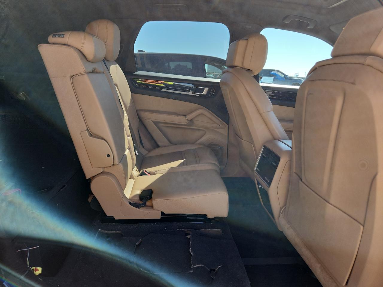 Porsche Cayenne S Image 7