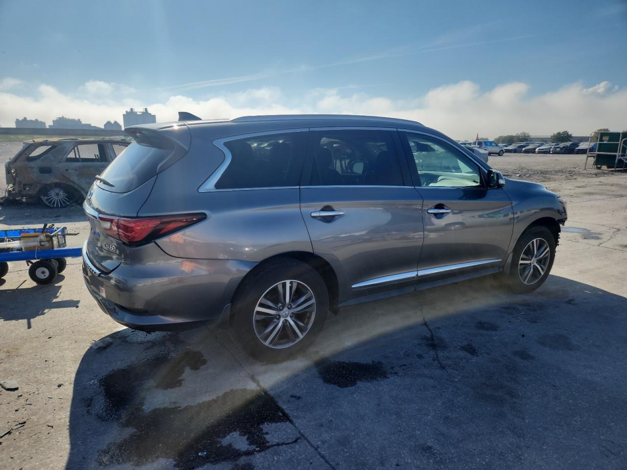 INFINITI Qx Luxe Image 2