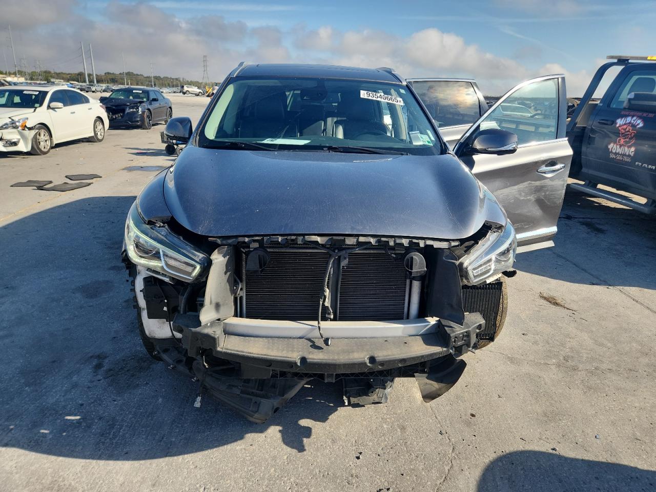 INFINITI Qx Luxe Image 4