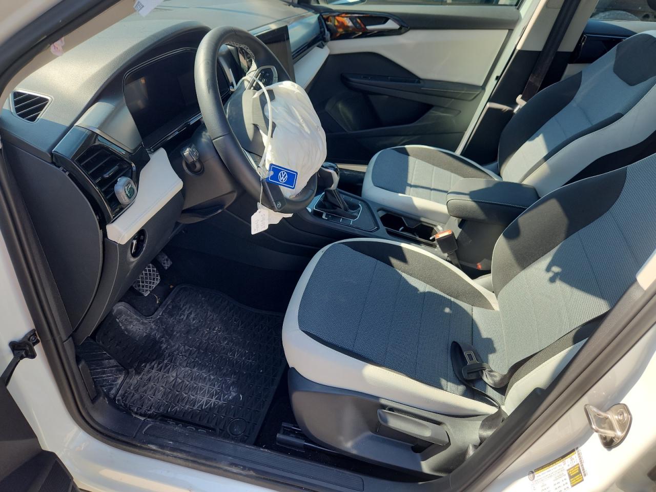 Volkswagen Taos S Image 8