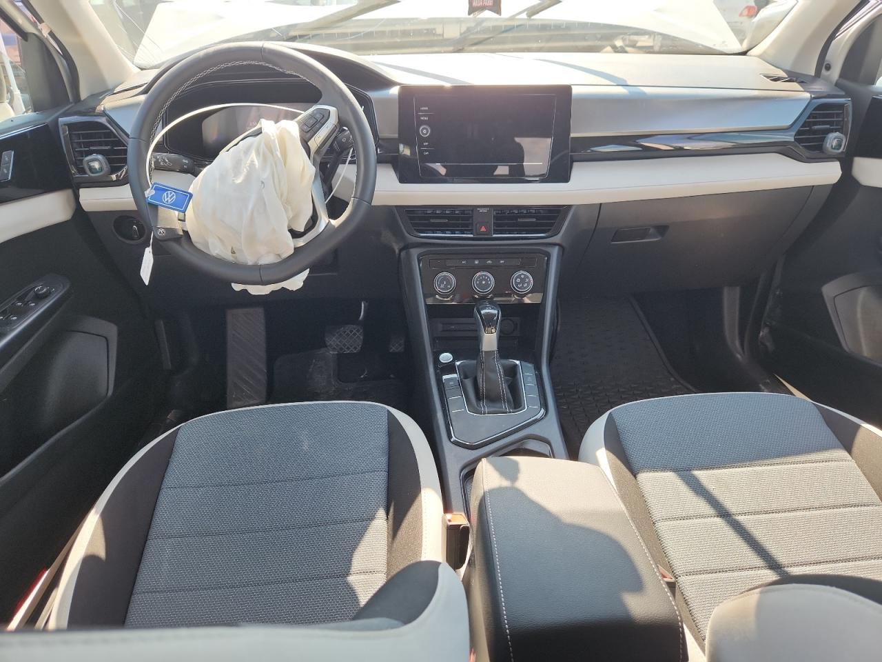 Volkswagen Taos S Image 6