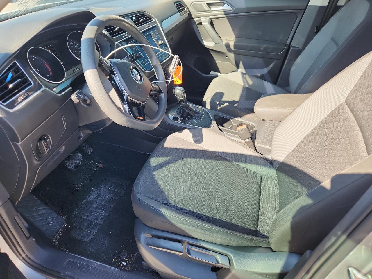 Volkswagen Tiguan S Image 8