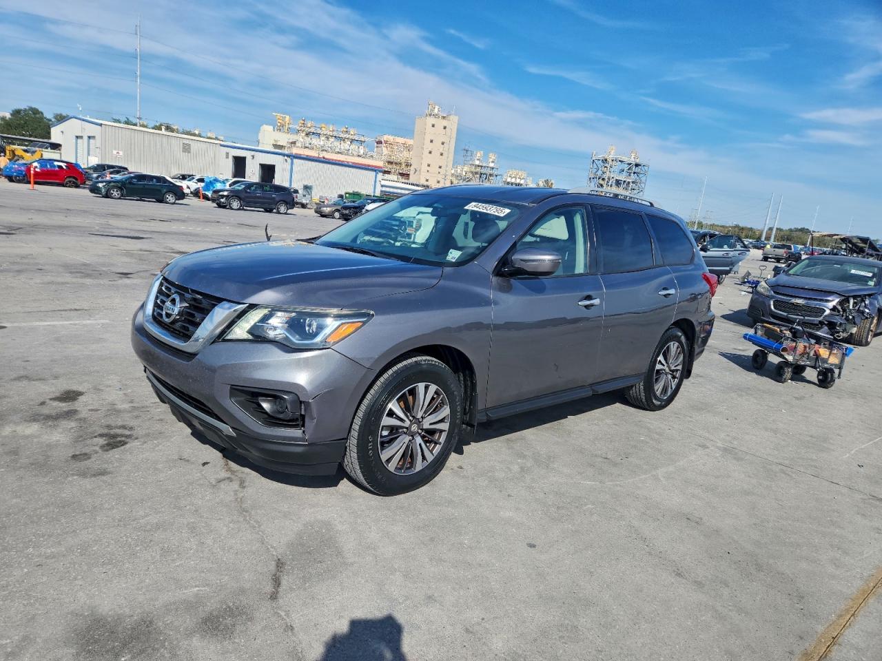 Nissan Pathfinder S Image 1