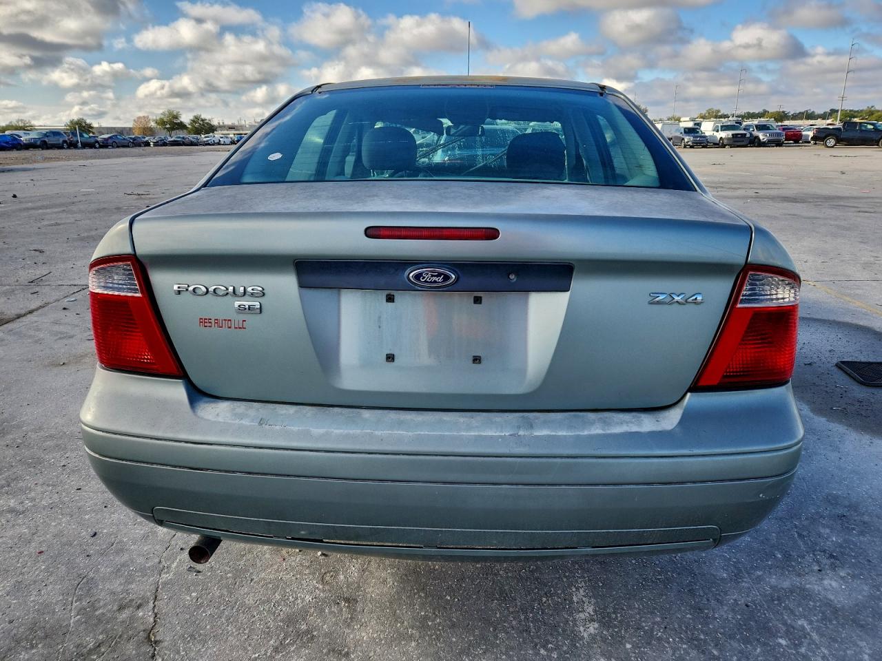 Ford Focus Zx4 Image 3