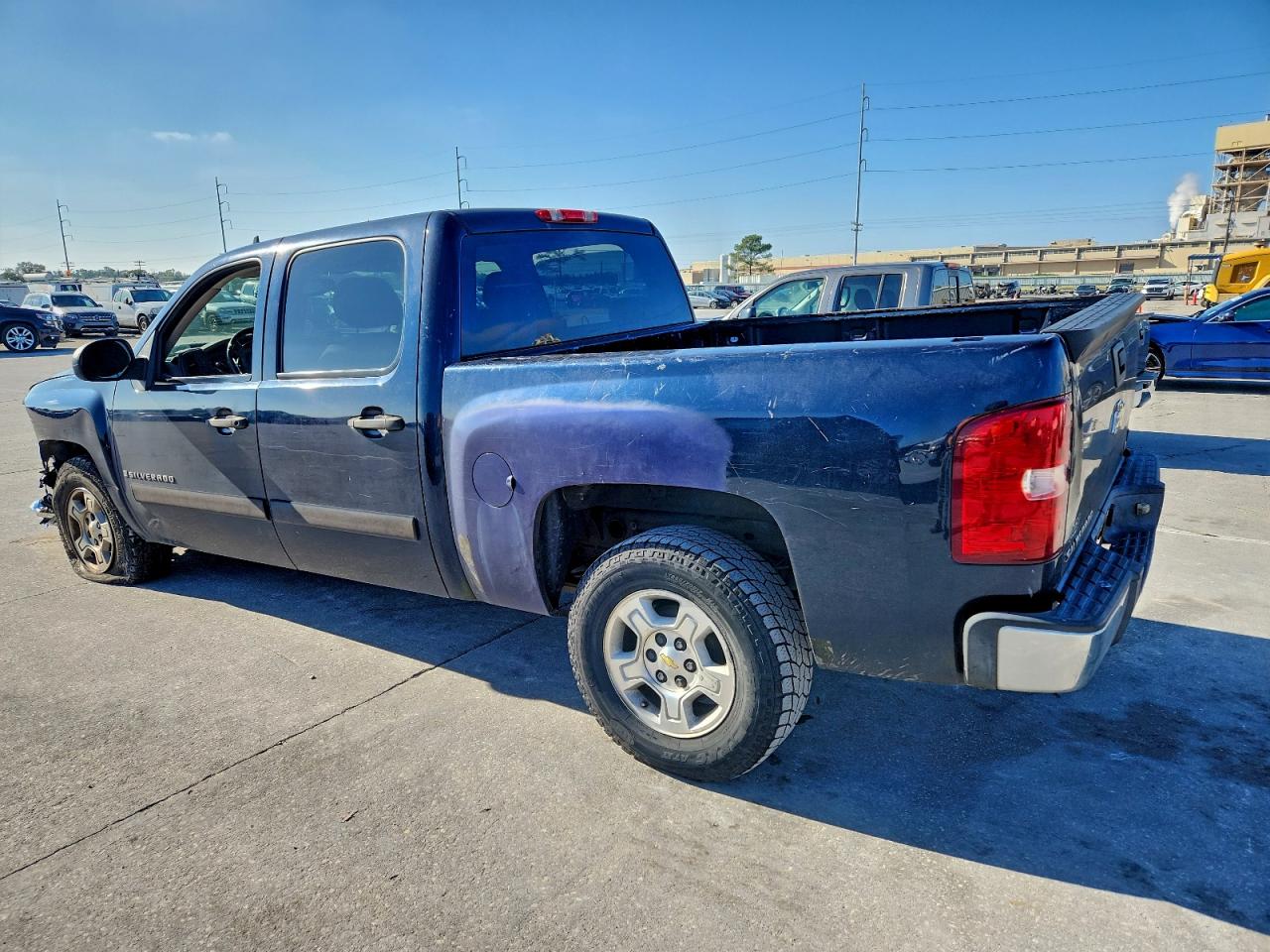 Chevrolet Silverado C1500 Crew Cab Image 3