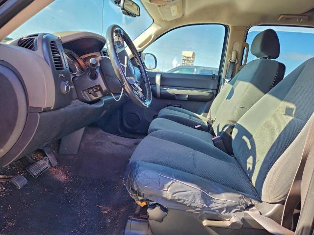 Chevrolet Silverado C1500 Crew Cab Image 7