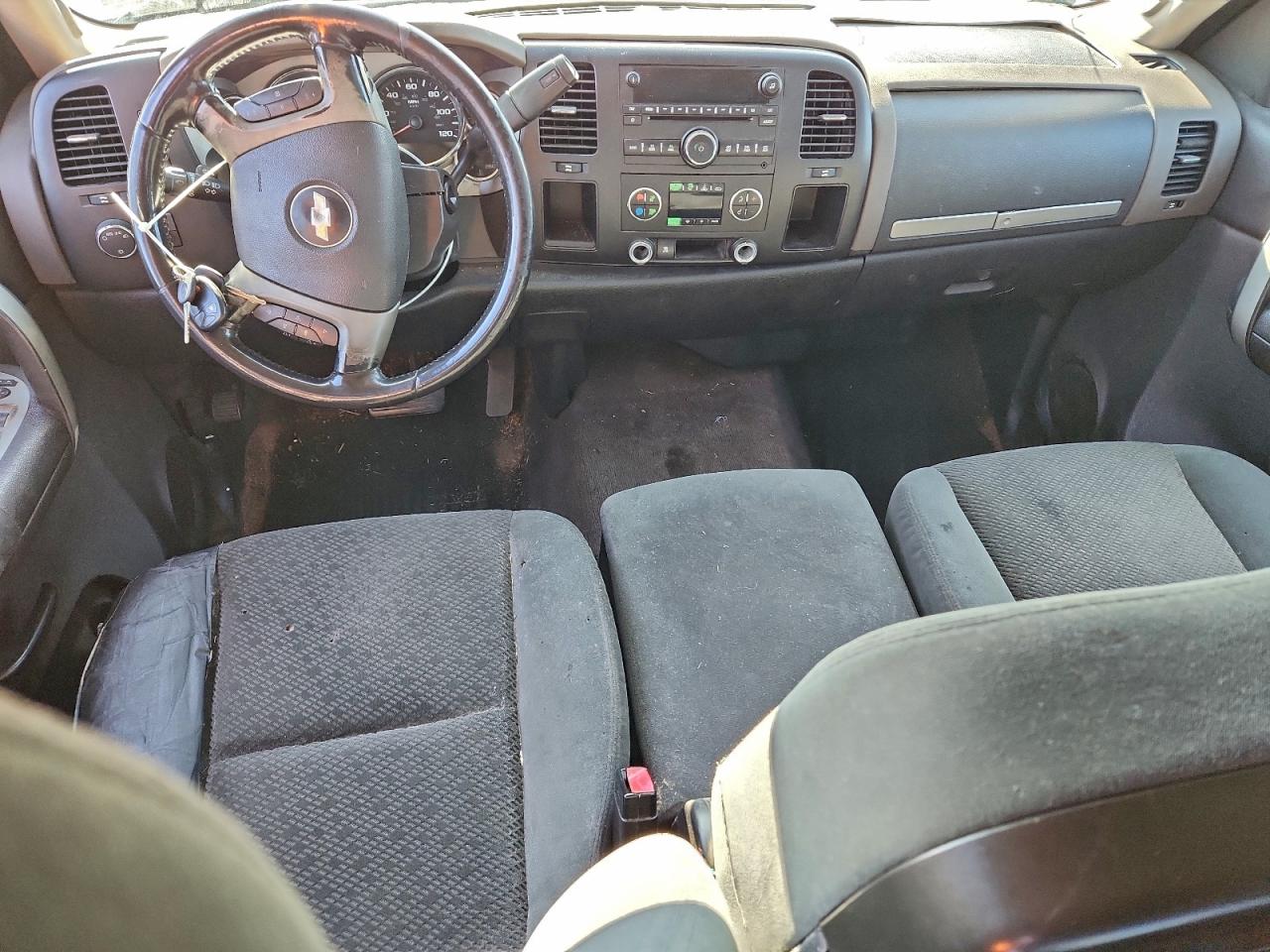 Chevrolet Silverado C1500 Crew Cab Image 10