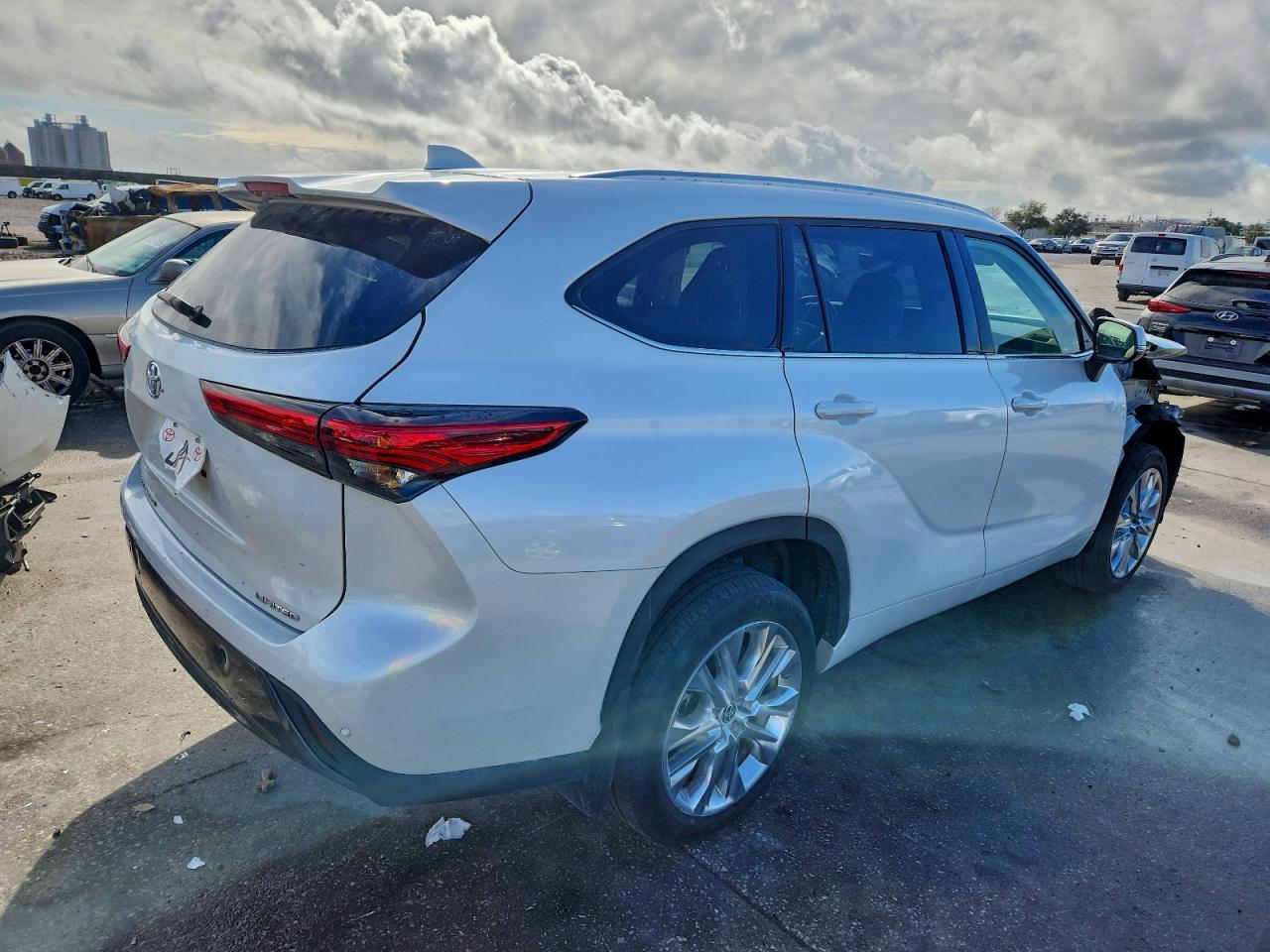 Toyota Highlander L Image 10
