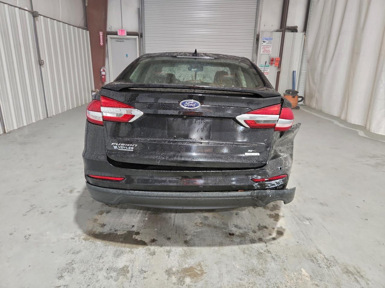 Ford Fusion Se Image 3