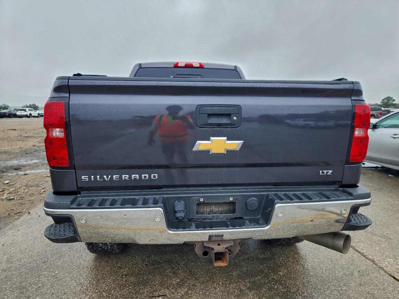 Chevrolet Silverado K2500 Heavy Duty Ltz Image 3