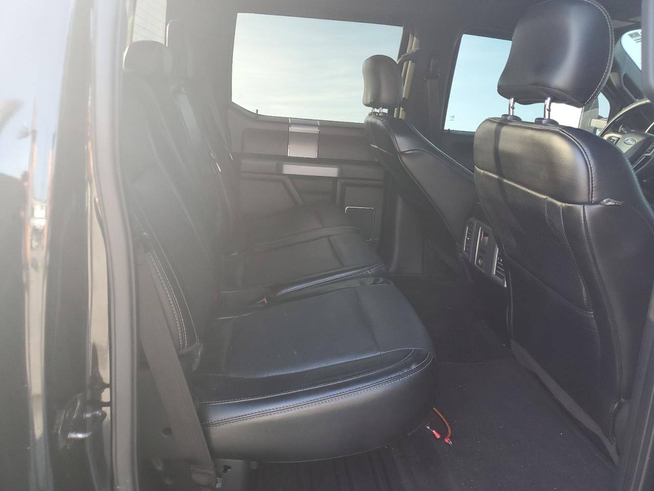 Ford F-150 Supercrew Image 6