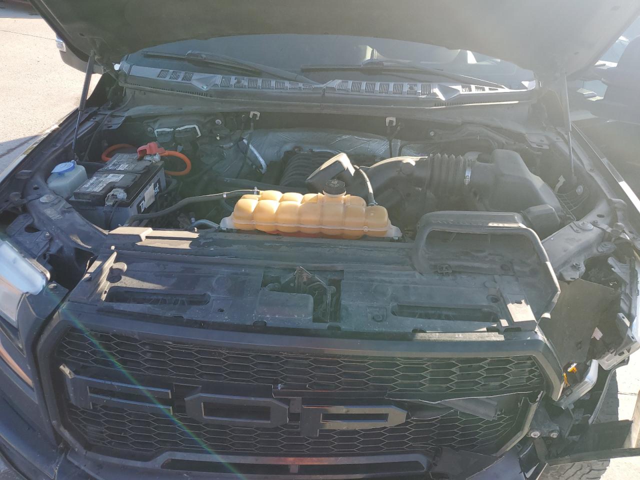 Ford F-150 Supercrew Image 12