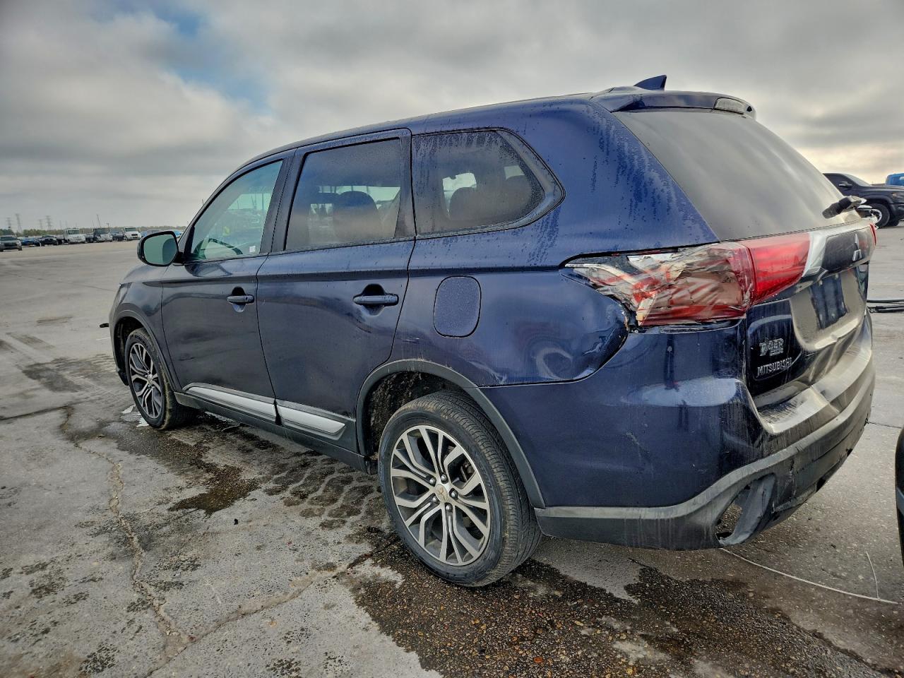 Mitsubishi Outlander Se Image 2