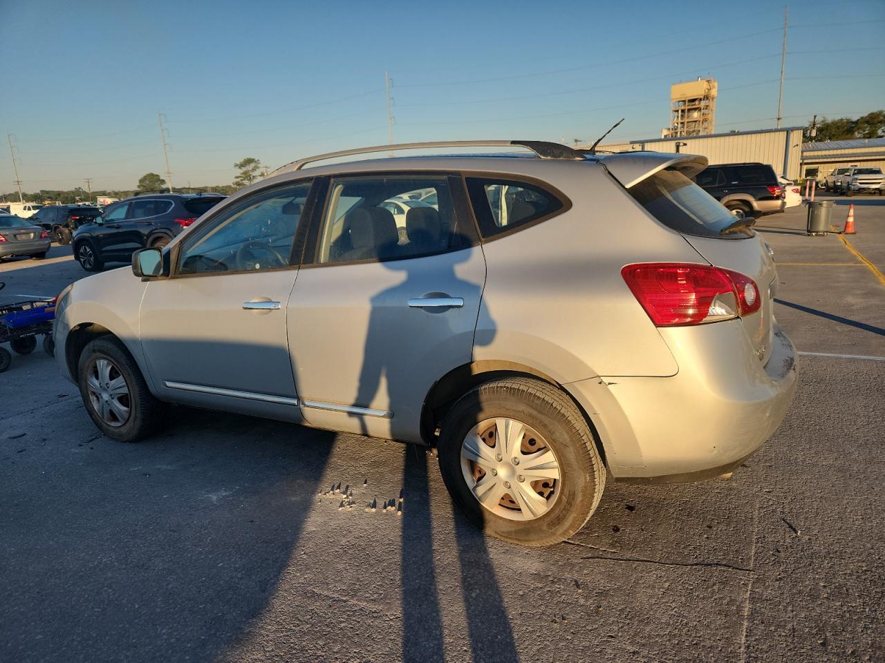 Nissan Rogue S Image 2