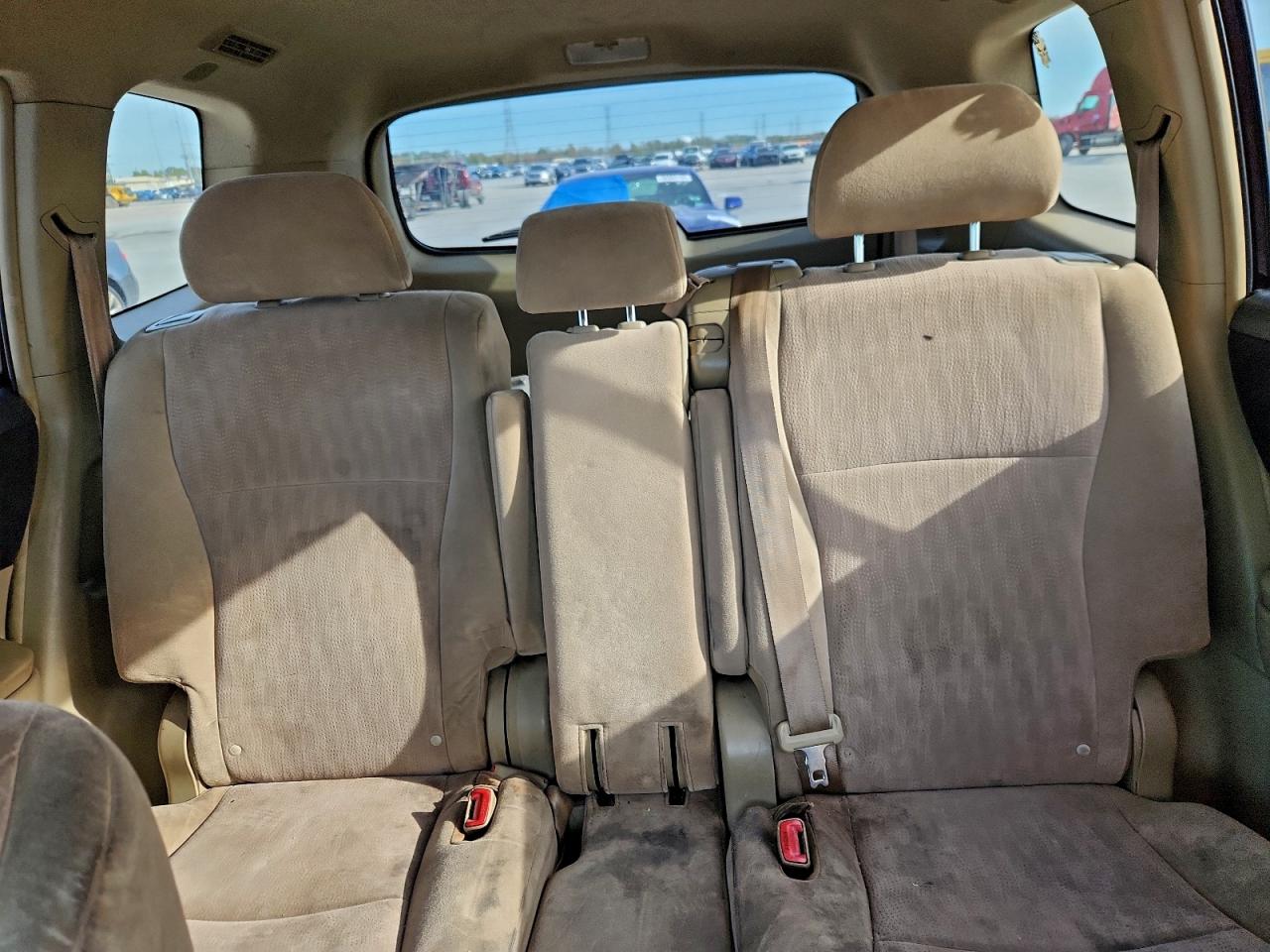 Toyota Highlander Base Image 14