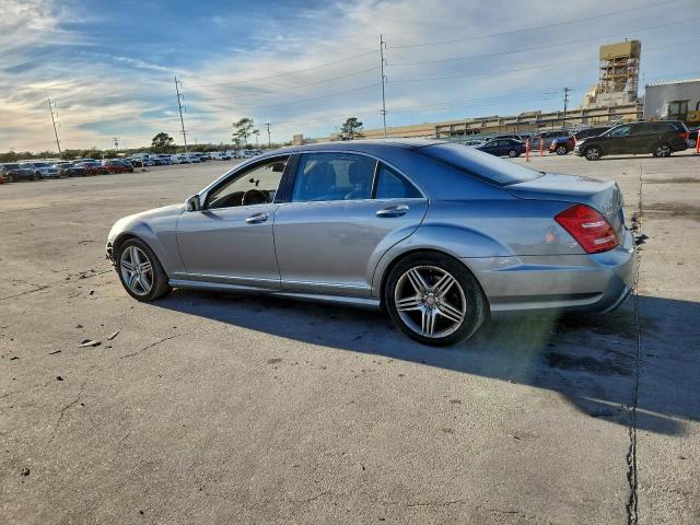 Mercedes-Benz S-Class 550 Image 6