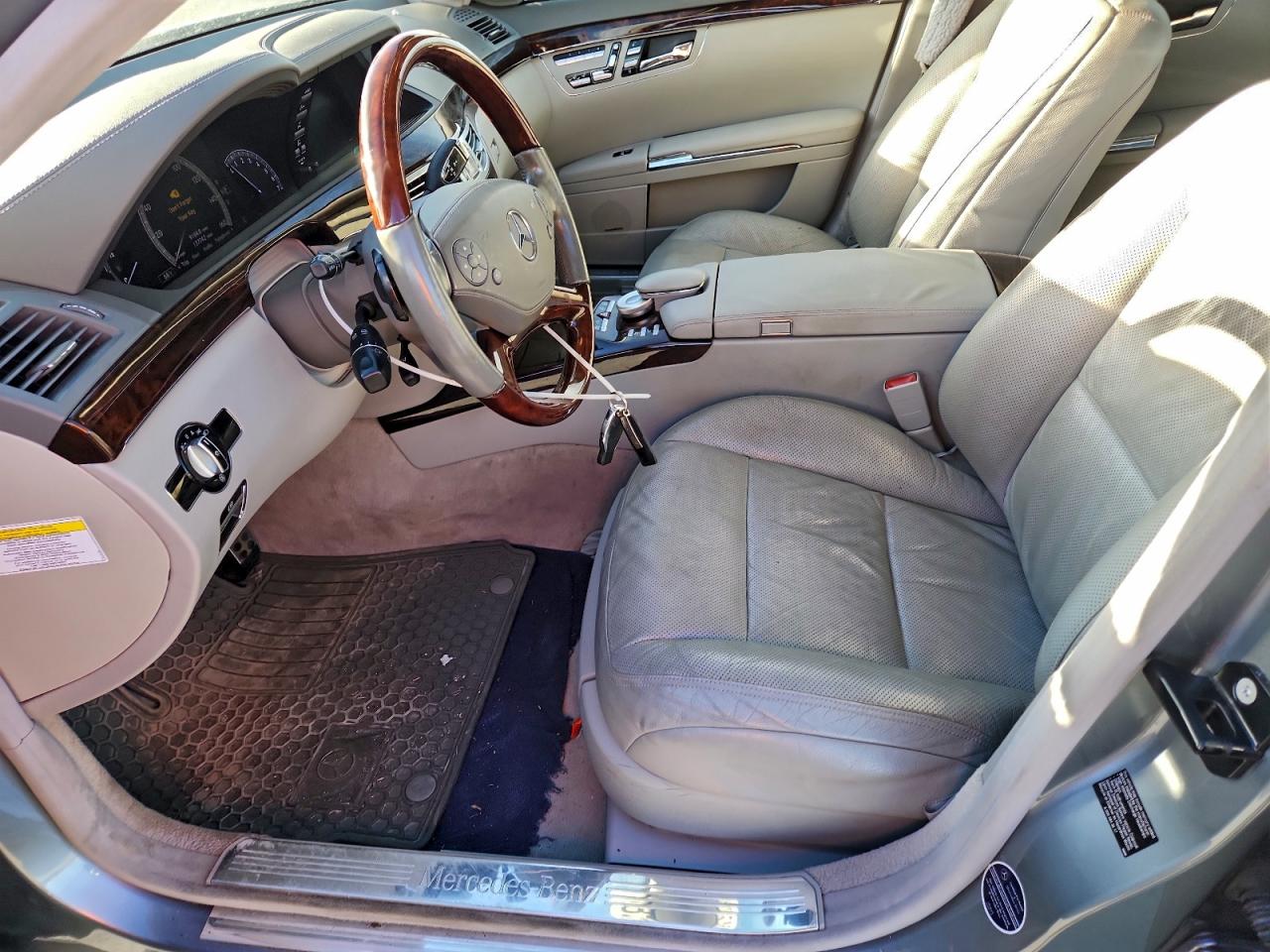 Mercedes-Benz S-Class 550 Image 2