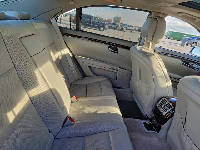 Mercedes-Benz S-Class 550 Image 5
