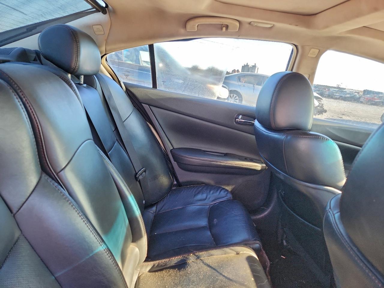 Nissan Maxima S Image 9