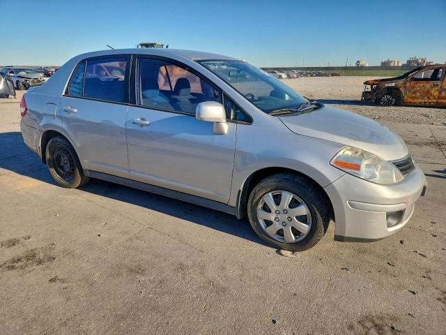 Nissan Versa S Image 2