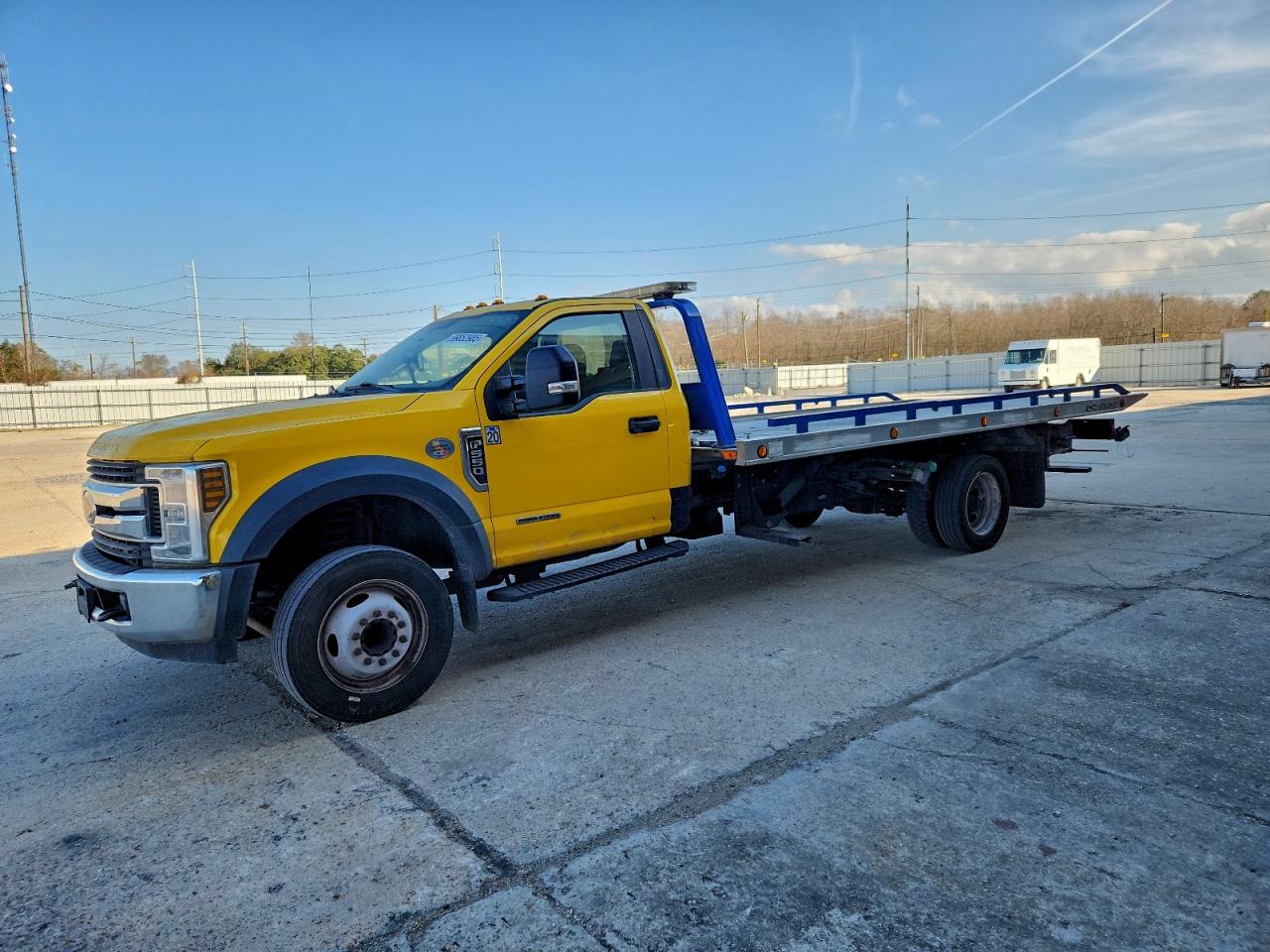 Ford F-550 Super Duty Image 1