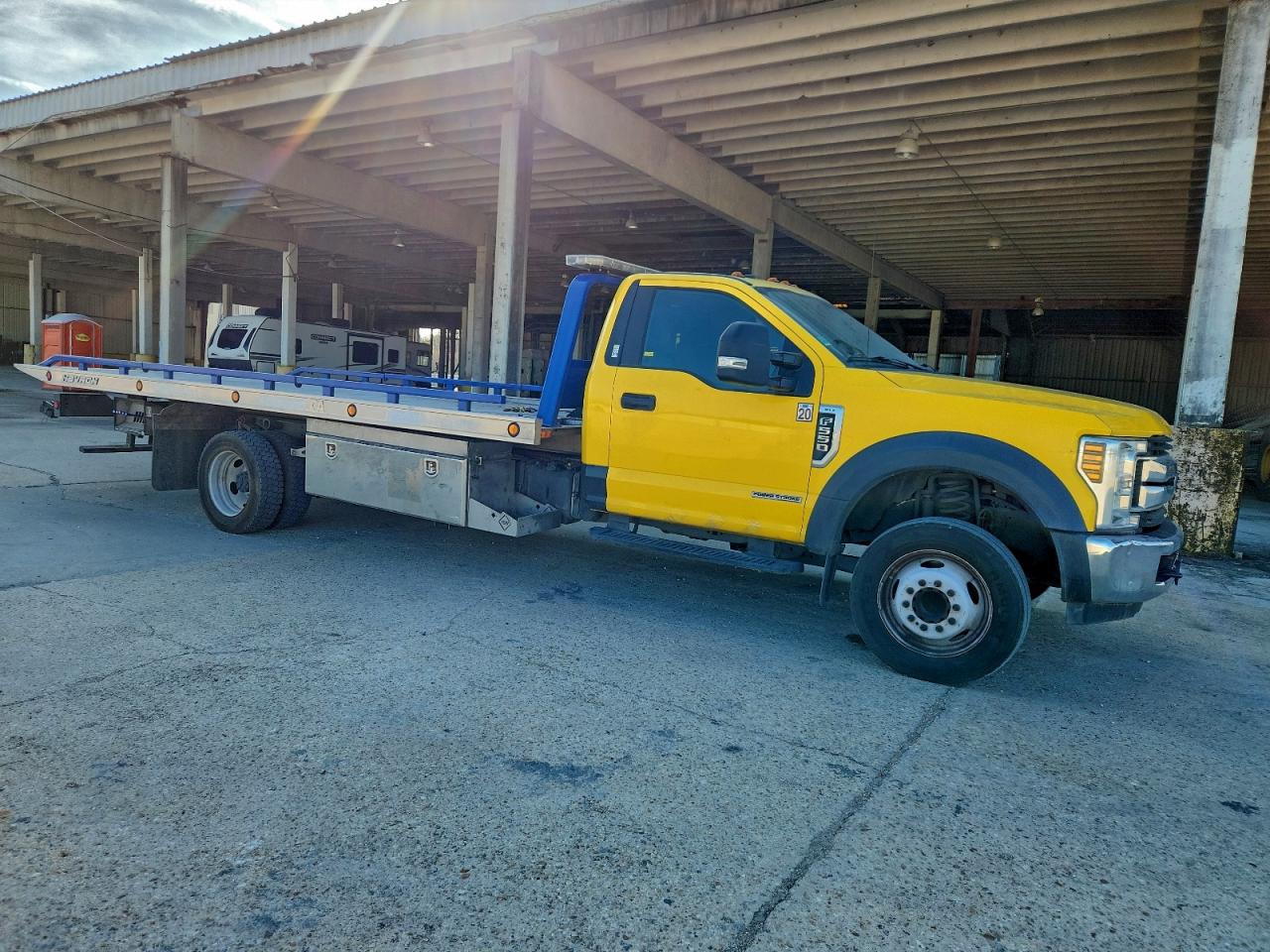 Ford F-550 Super Duty Image 3