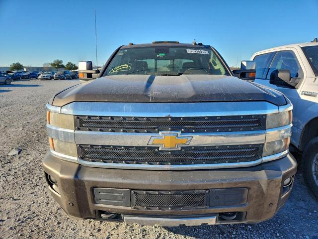 Chevrolet Silverado K3500 High Country Image 3