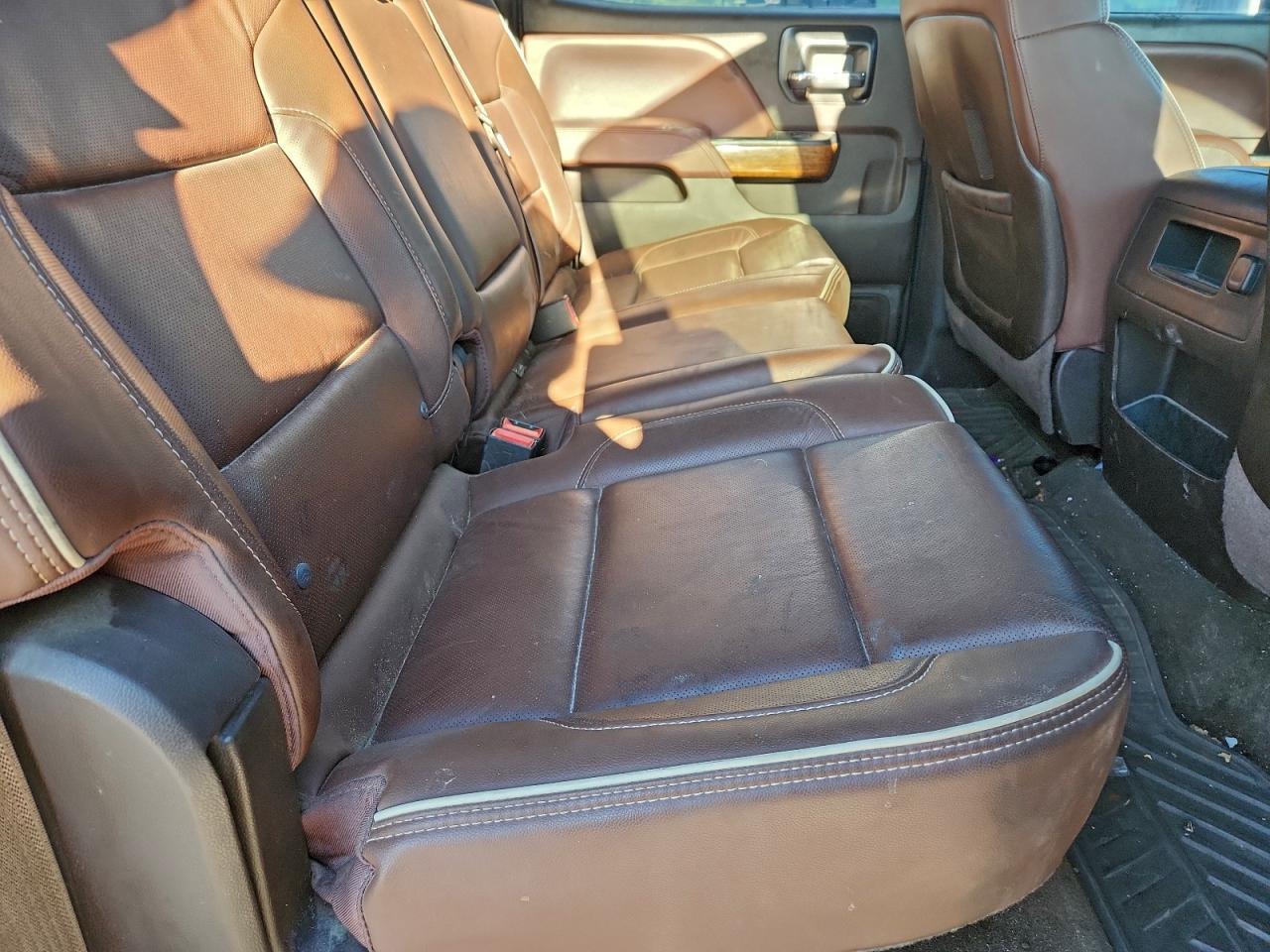 Chevrolet Silverado K3500 High Country Image 5