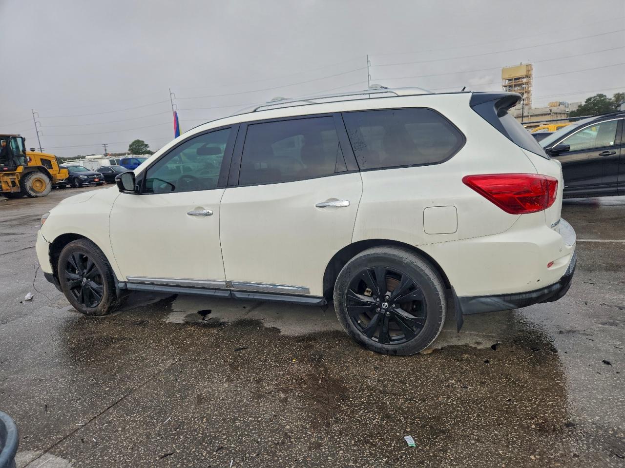 Nissan Pathfinder S Image 9