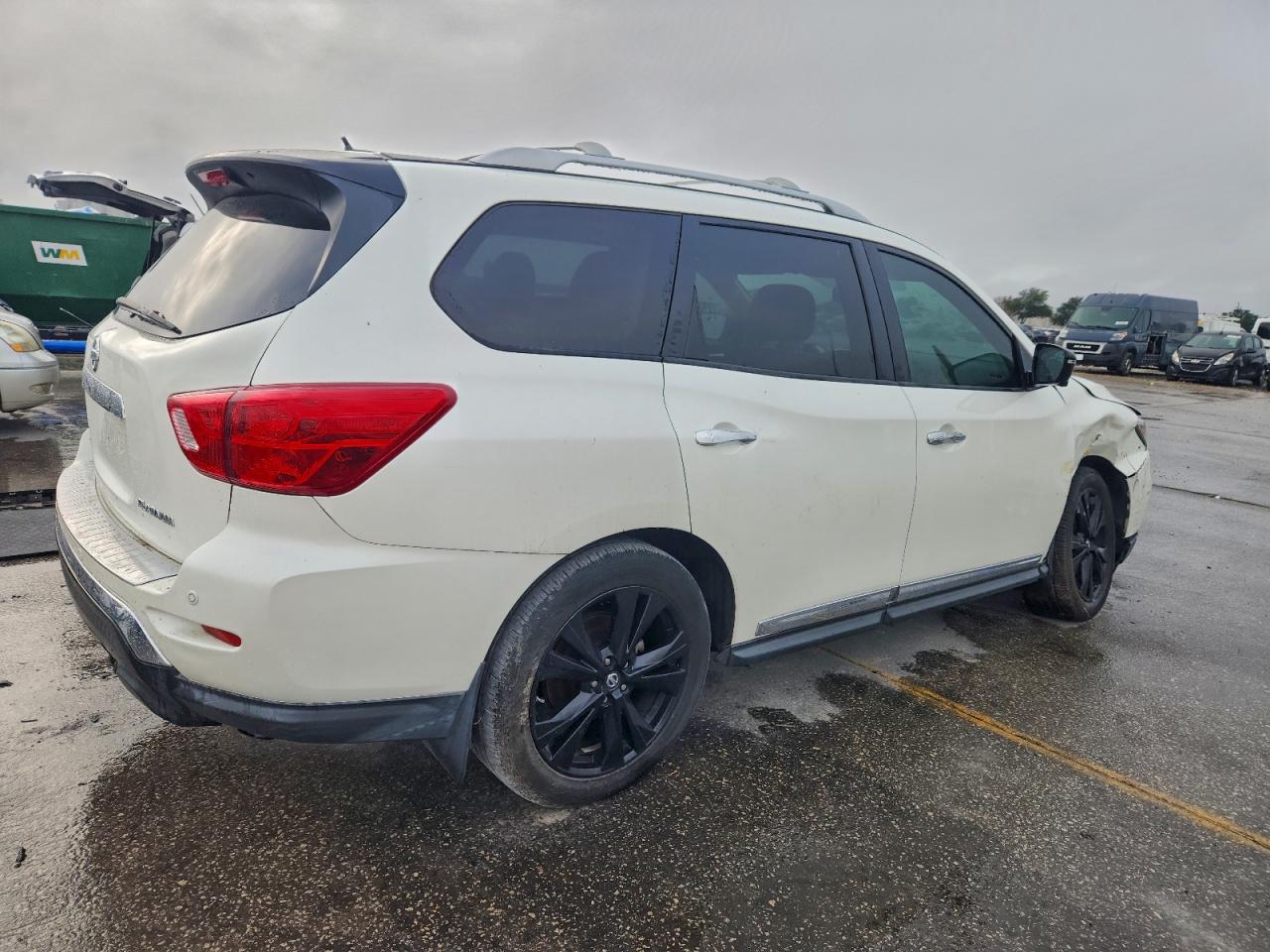 Nissan Pathfinder S Image 3