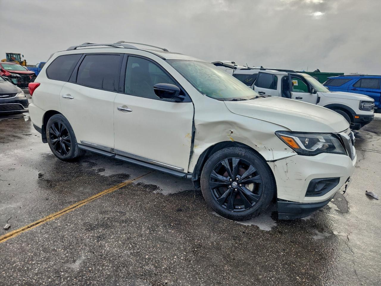 Nissan Pathfinder S Image 8